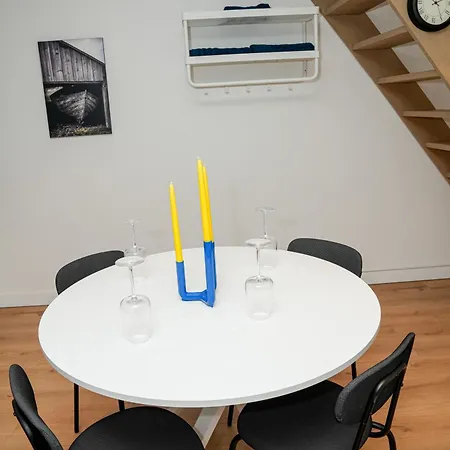 Friendly 1br & 1lr Apt, 15 Min Walk To Center Apartment Gent