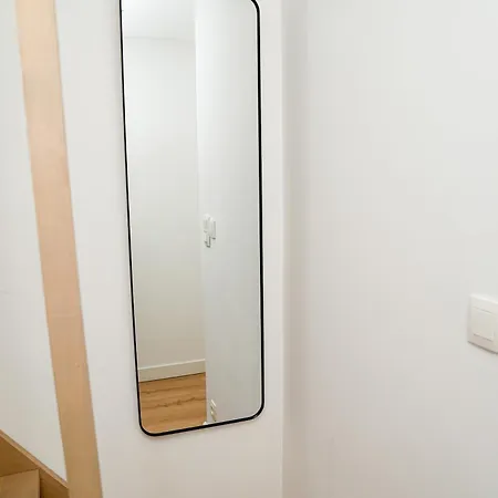 Friendly 1br & 1lr Apt, 15 Min Walk To Center *