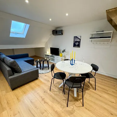 Friendly 1br & 1lr Apt, 15 Min Walk To Center Apartment *