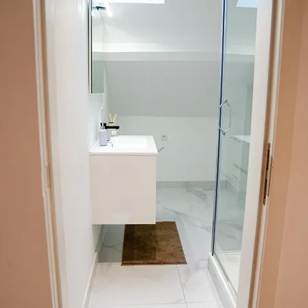 Friendly 1br & 1lr Apt, 15 Min Walk To Center * Gent